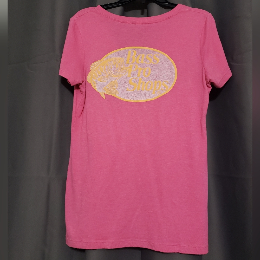 💥3/$30💥Pink Bass Pro Vneck Tee